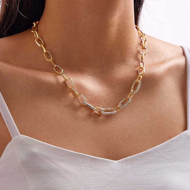 

1pc Rhinestone Engraved Chain Necklace, Gold
