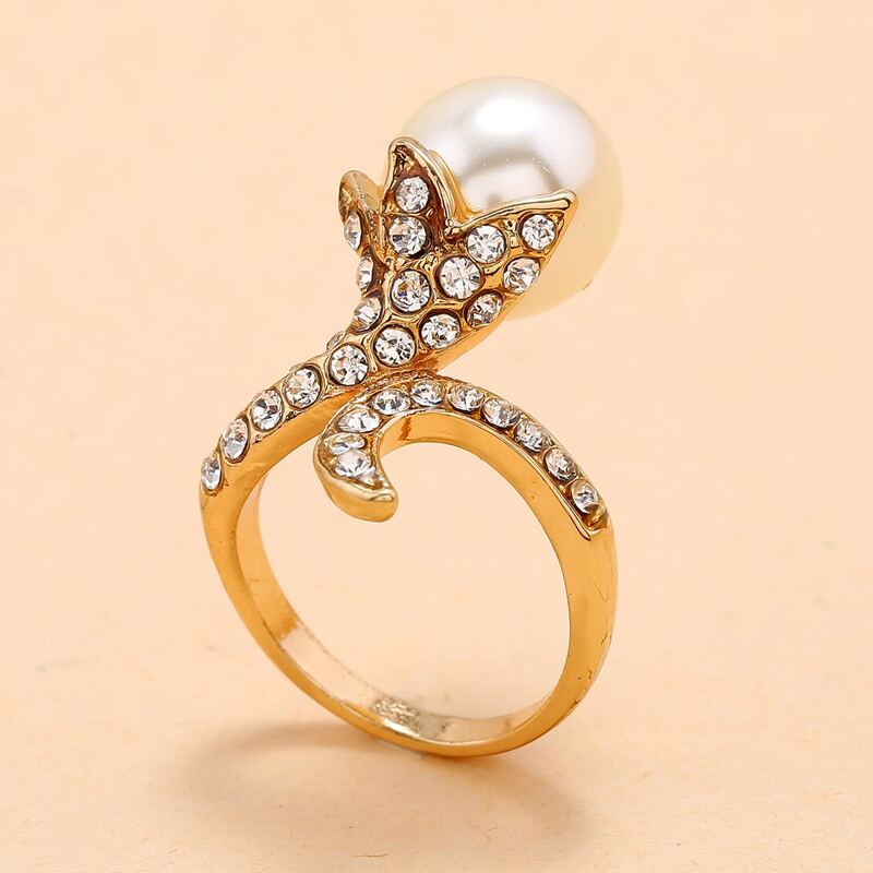 

1pc Faux Pearl Decor Rhinestone Engraved Ring, Gold