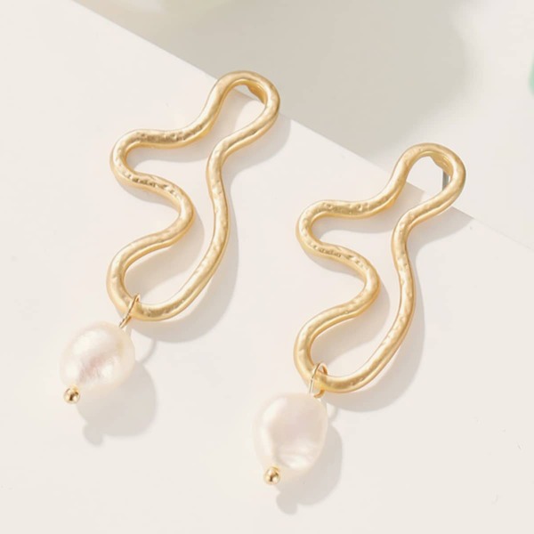 

1pair Hollow Out Faux Pearl Decor Earrings, Gold