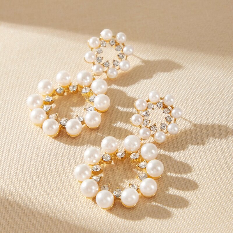 

1pair Pearl Decor Rhinestone Engraved Round Drop Earrings, White