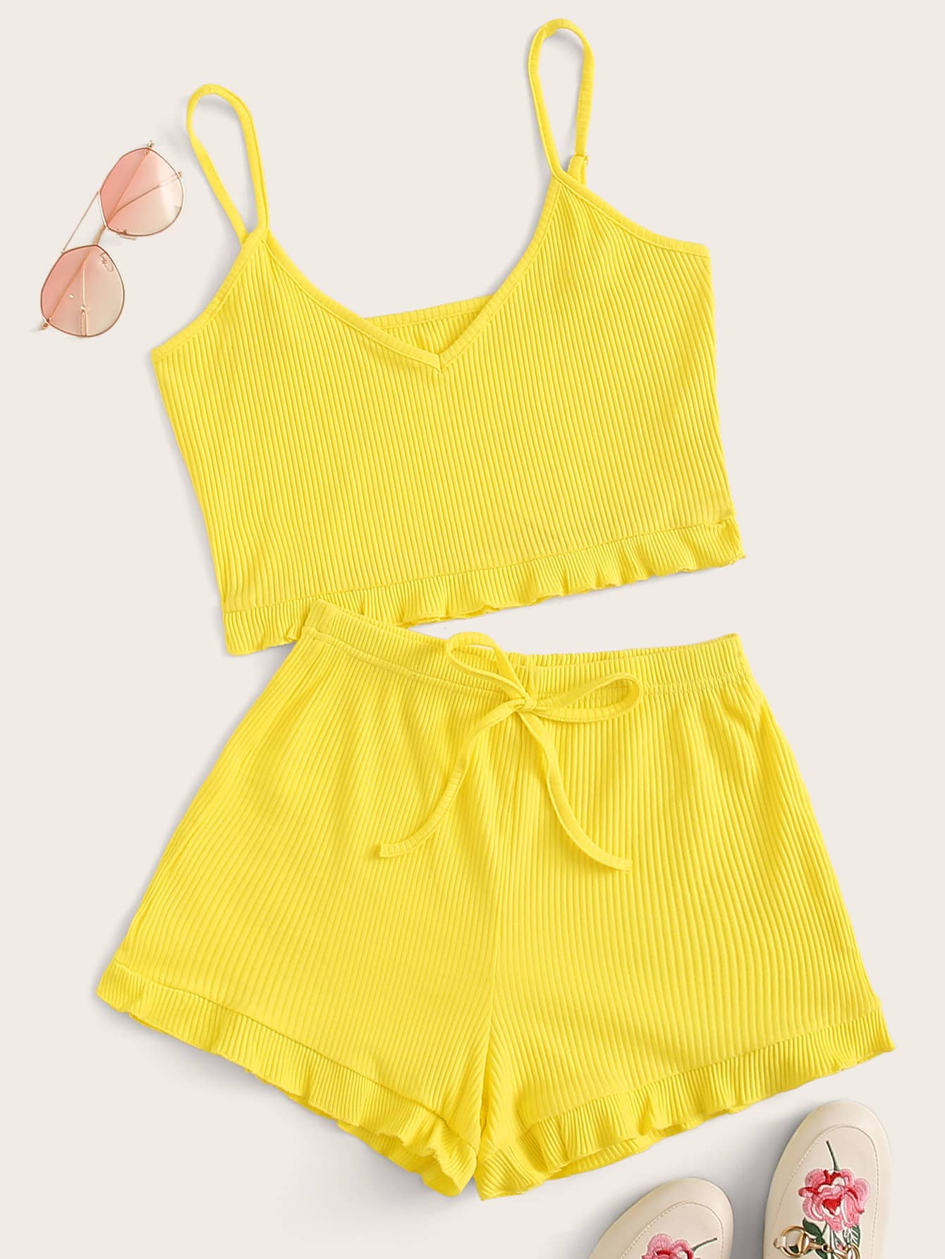 Top de tirante bajo fruncido de canalé con shorts - Amarillo - Ver 1
