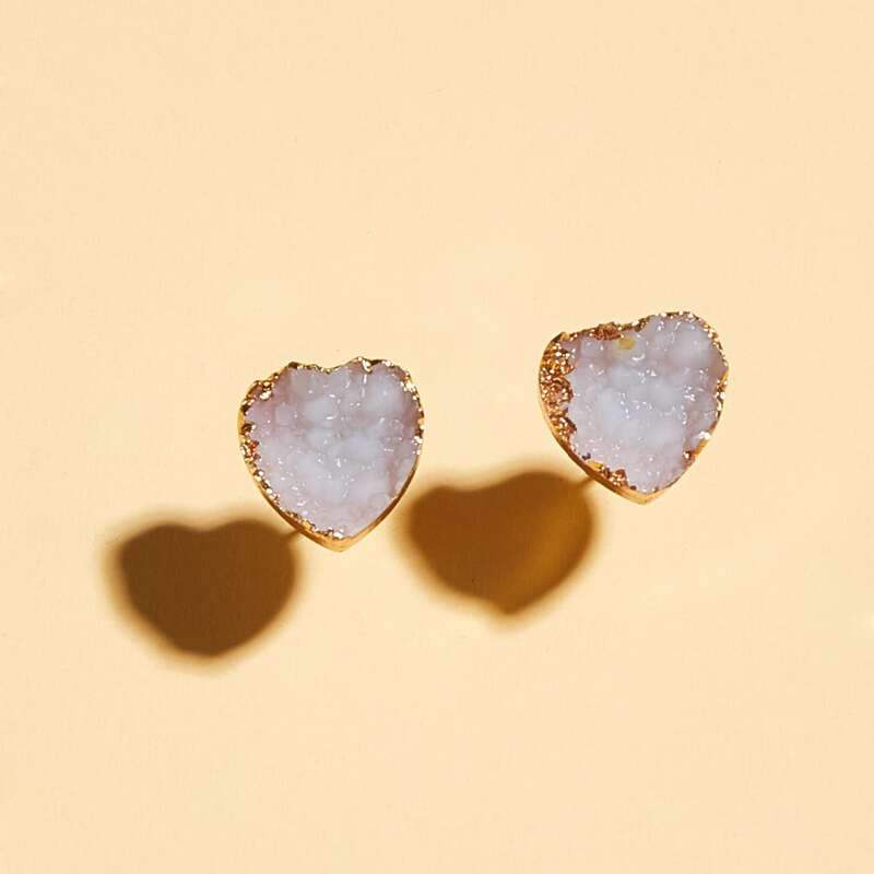 

1pair Heart Design Stud Earrings, White