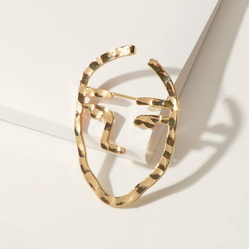 

1pc Hollow Out Face Design Brooch, Gold