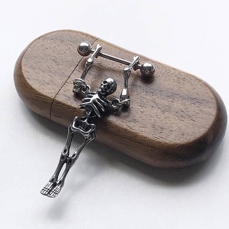 

1pc Guys Skull Decor Earring, Silver