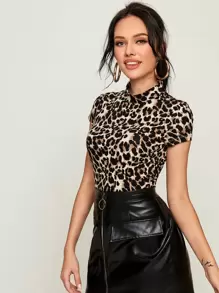 SHEIN Privé Camiseta de leopardo de manga de casquillo