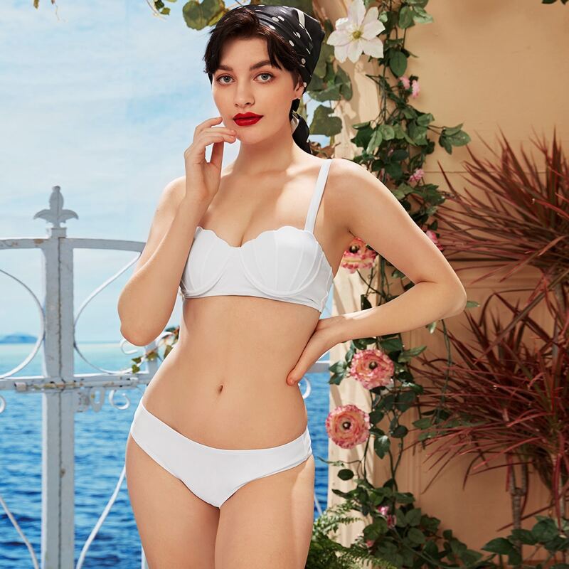 

Scallop Trim Underwire Cheeky Bikini Swimsuit, White