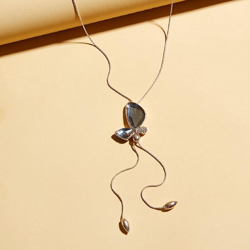 

1pc Gemstone Engraved Butterfly Design Necklace, Grey