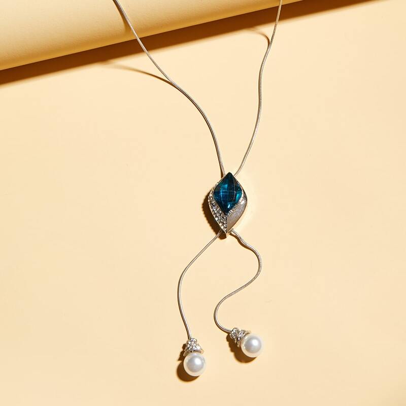 

1pc Faux Pearl Decor Rhinestone Engraved Necklace, Silver