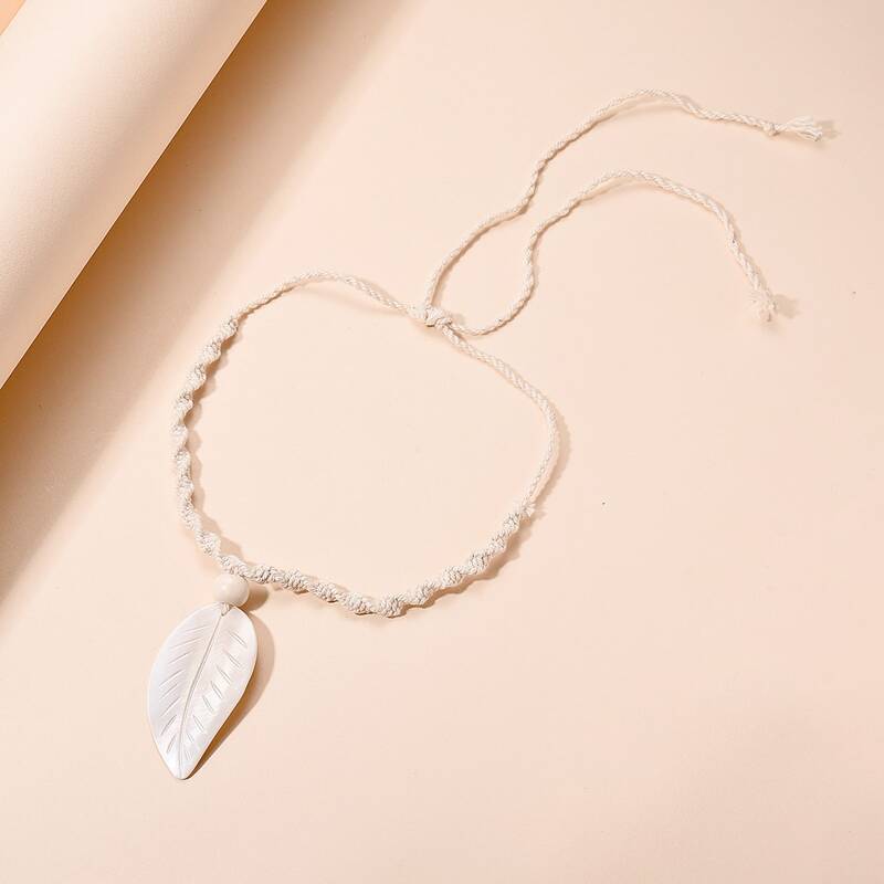 

1pc Leaf Charm Braided Necklace, White
