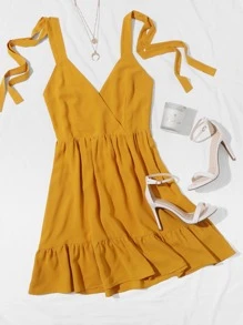 Vestido con tira con nudo bajo fruncido de cuello cruzado - Amarillo - Ver 1