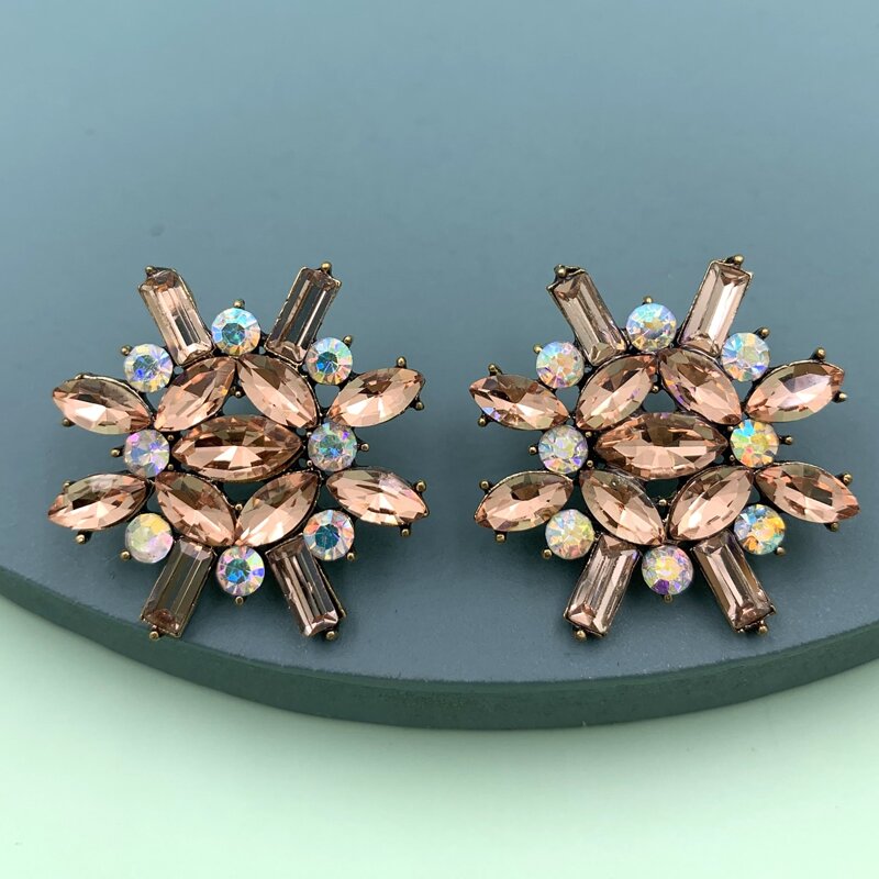 

1pair Gemstone Engraved Stud Earrings, Pink