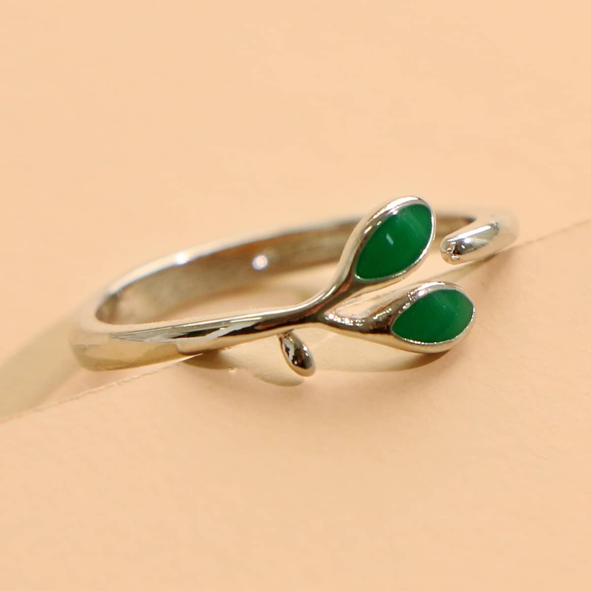 

Leaf Decor Ring, Multicolor