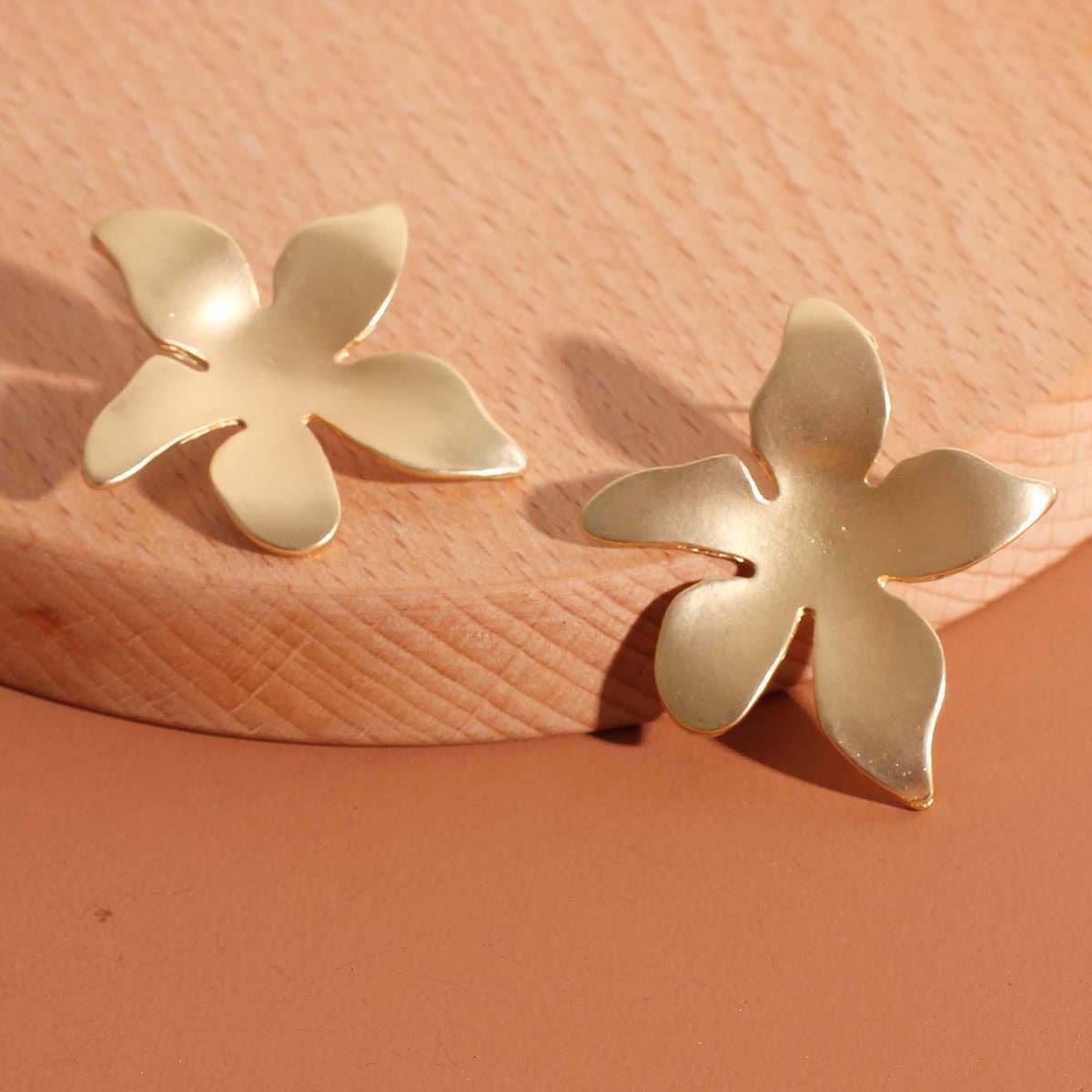 

Flower Decor Earrings, Gold