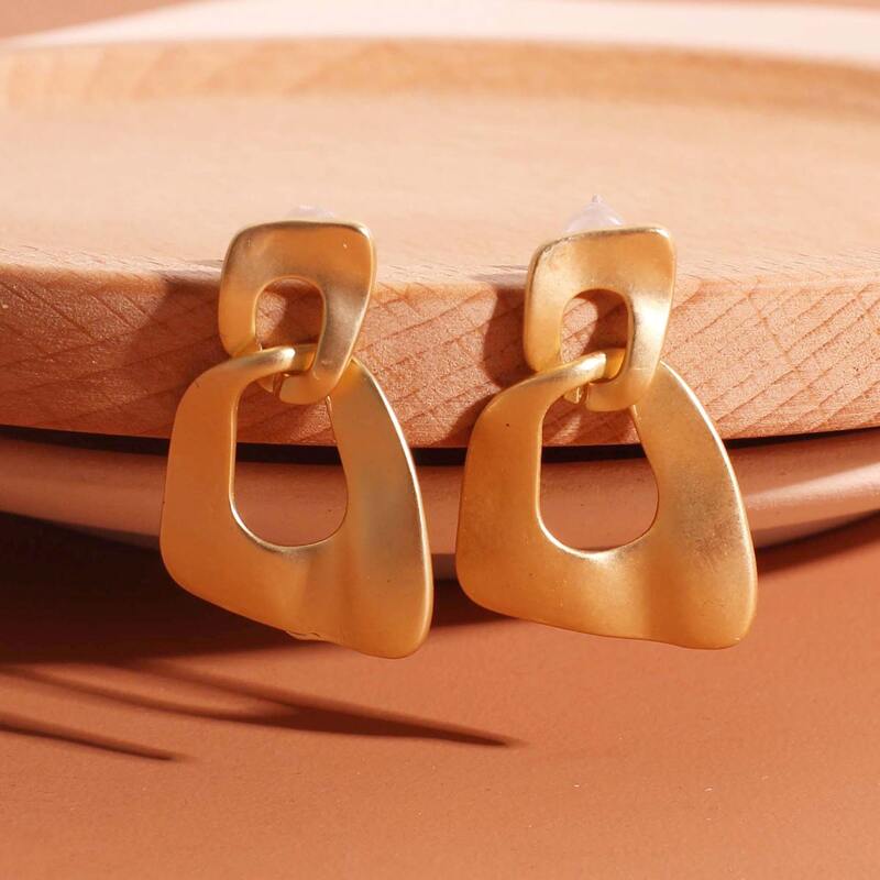 

Hollow Out Metal Earrings, Gold