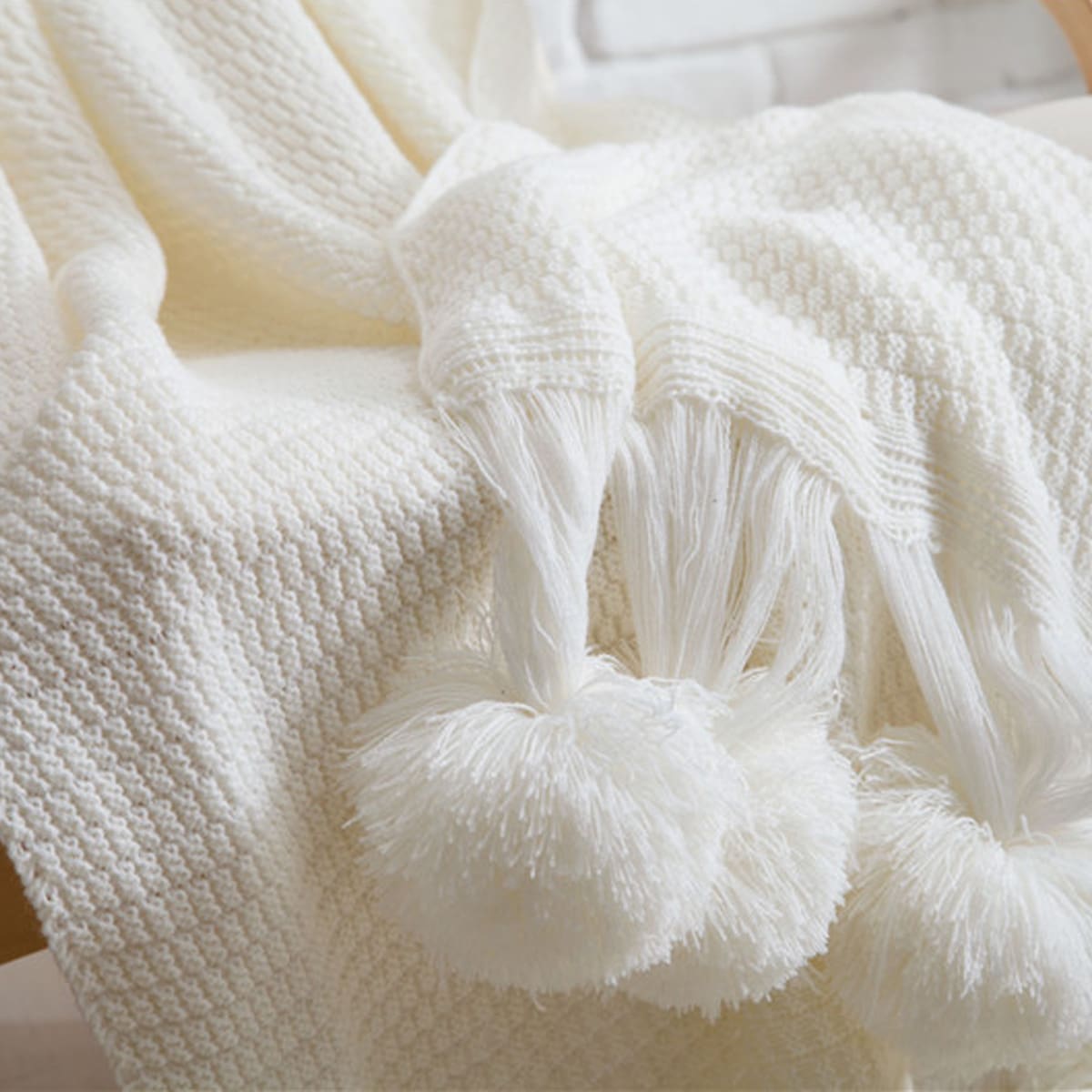 

Pom Pom Decor Blanket, White