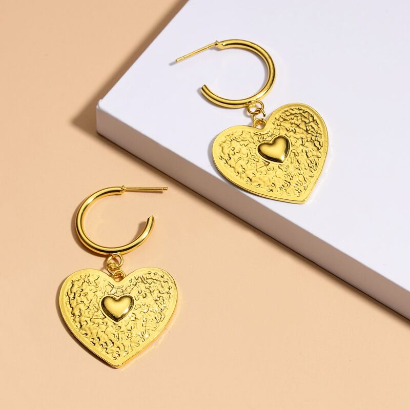 

1pair Heart Decor Drop Earrings, Gold