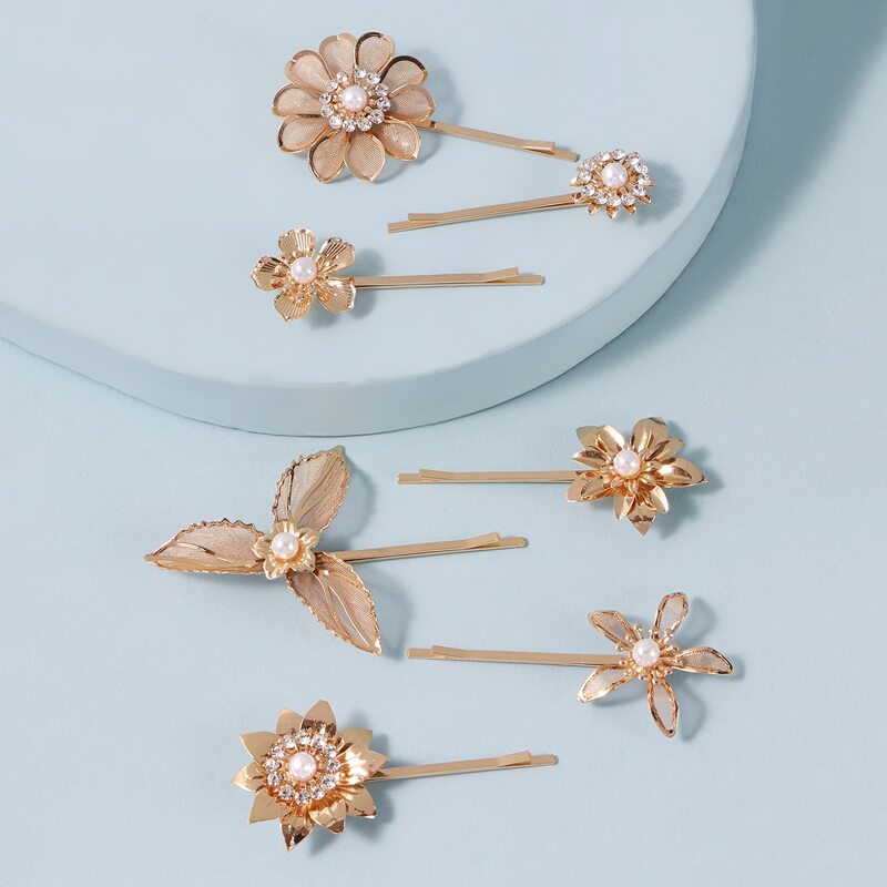 

Floral Pearls Hair Clip, Gold