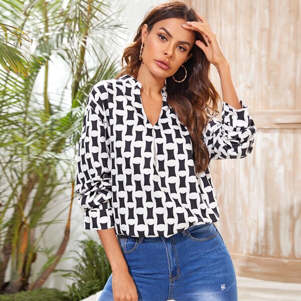 

Notched Allover Geo Print Curved Hem Blouse, Black and white