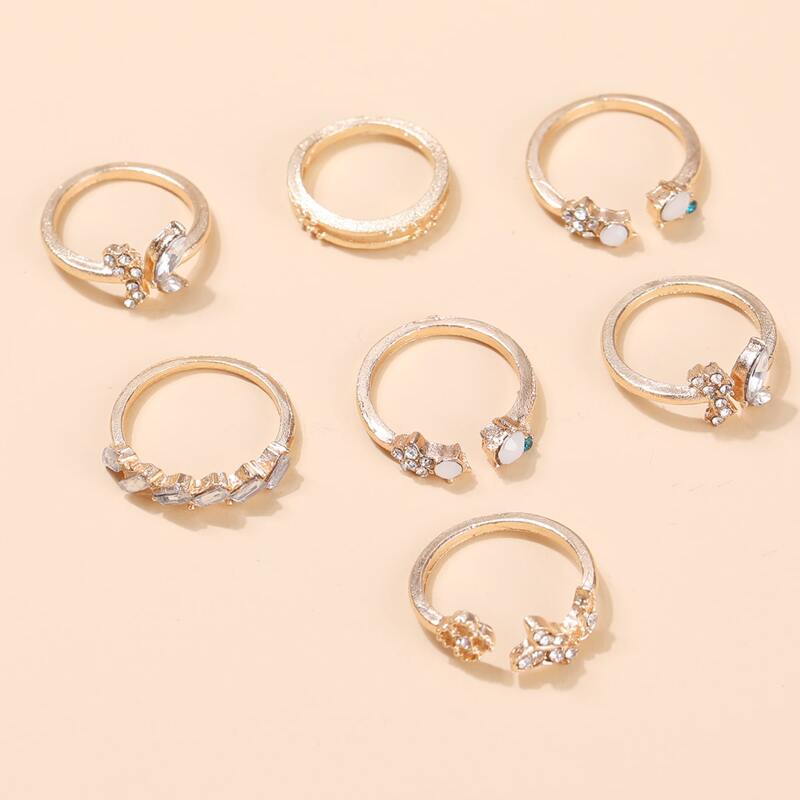 

Rhinestone Engraved Ring, Gold