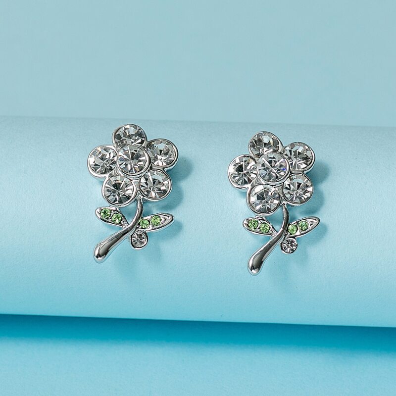 

Flower Design Stud Earrings