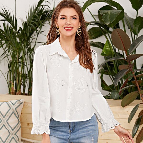 

Блузка с пуговицами и вышикой, Белые