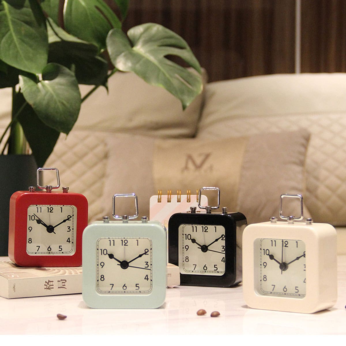 

1pc Metal Alarm Clock With Handle, Multicolor