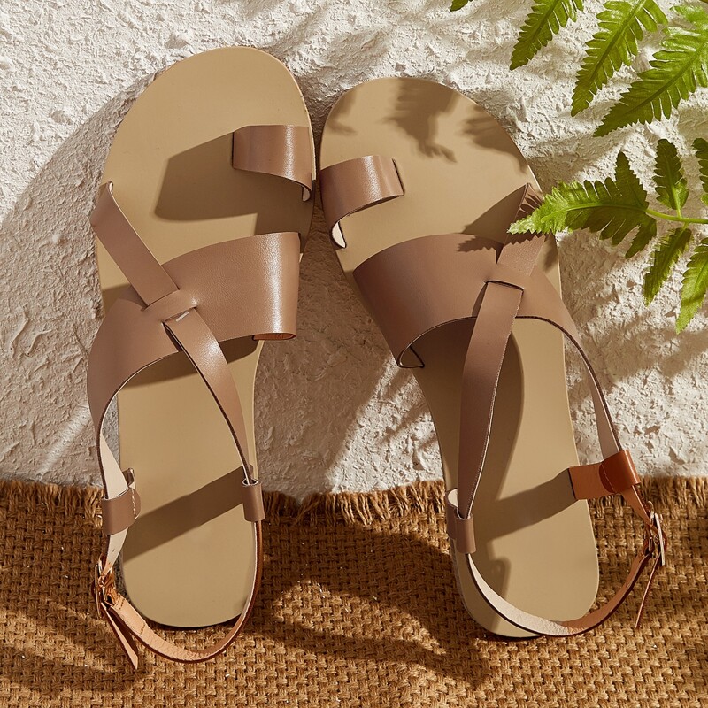 

Toe Ring Cross Strap Sandals, Brown