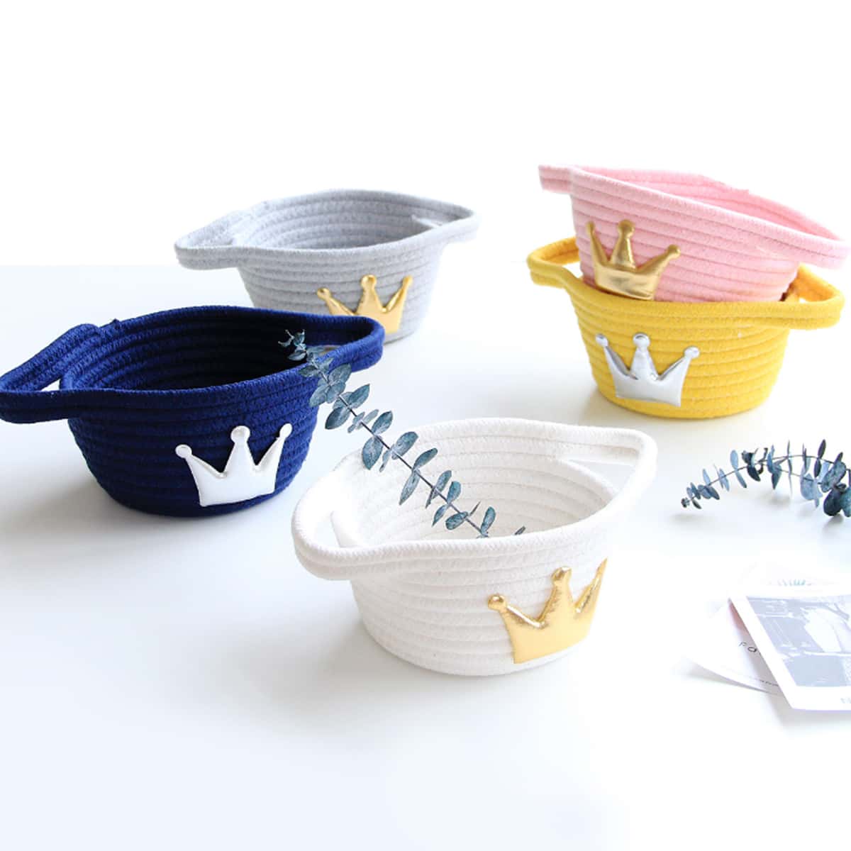 

1pc Crown Decor Braided Storage Basket, Multicolor