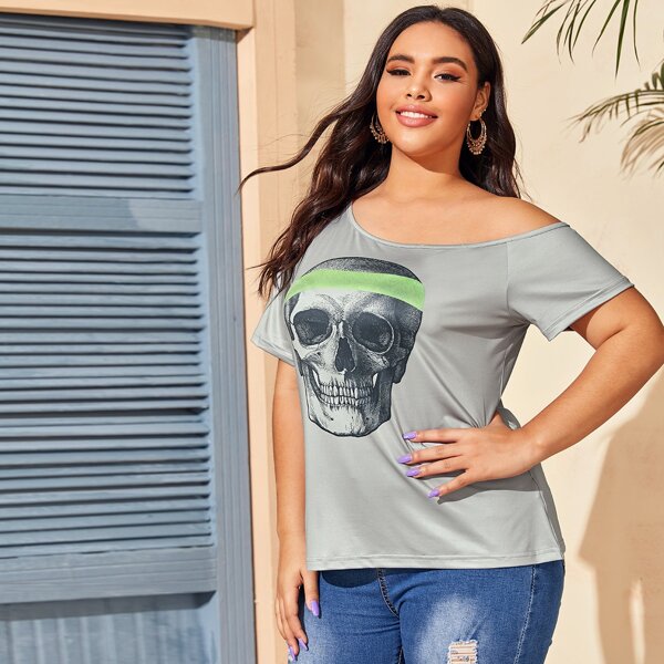 

Plus Skull Print Asymmetrical Neck Tee, Grey