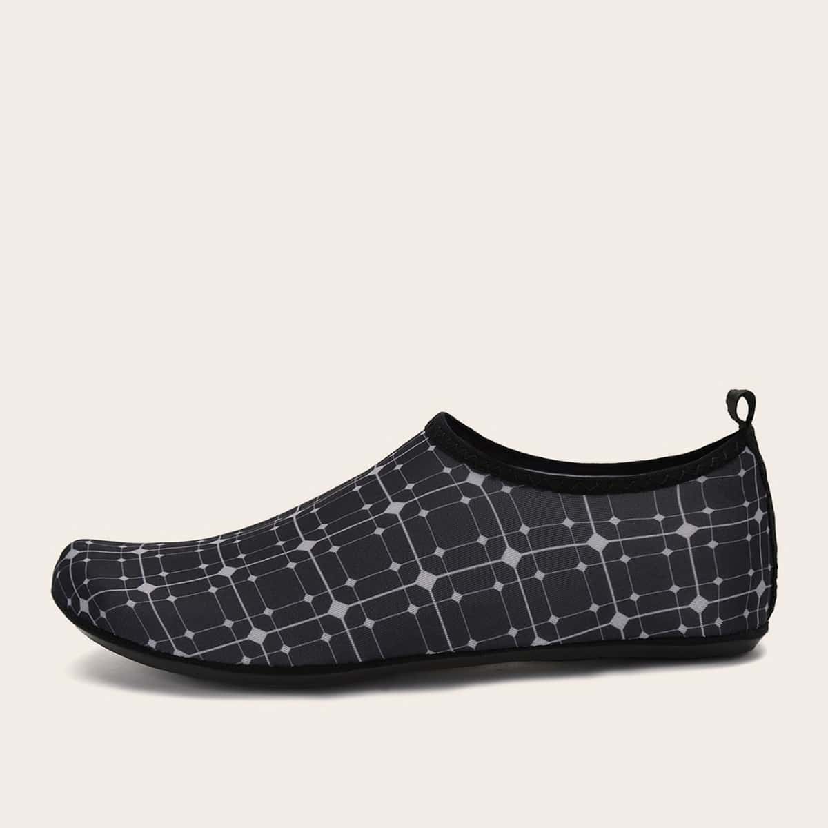 

Guys Geometric Pattern Slip On Water Shoes, Black