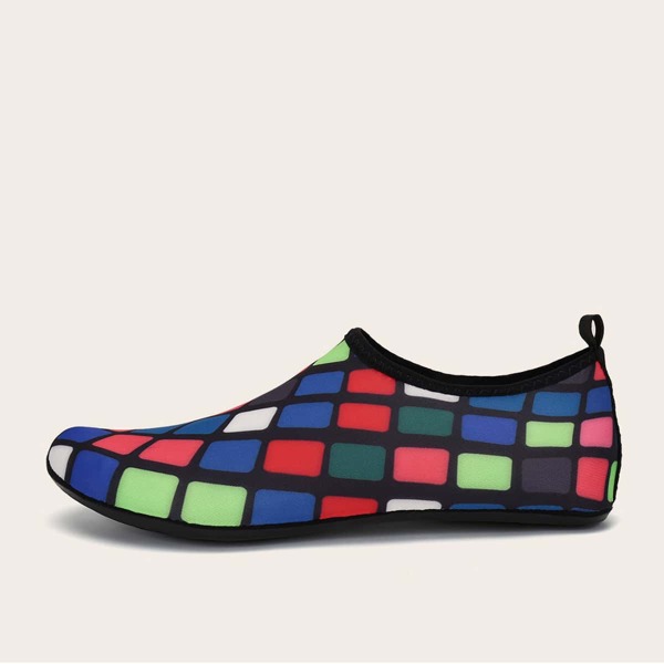 

Men Geometric Pattern Slip On Water Shoes, Multicolor