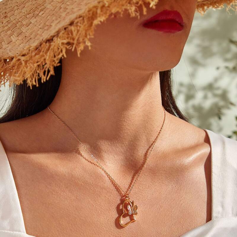 

1pc Butterfly Decor Heart Charm Necklace, Gold