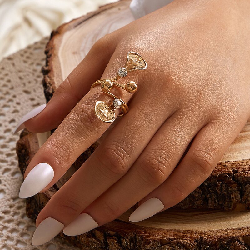 

1pc Rhinestone Engraved Spiral Design Ring, Gold