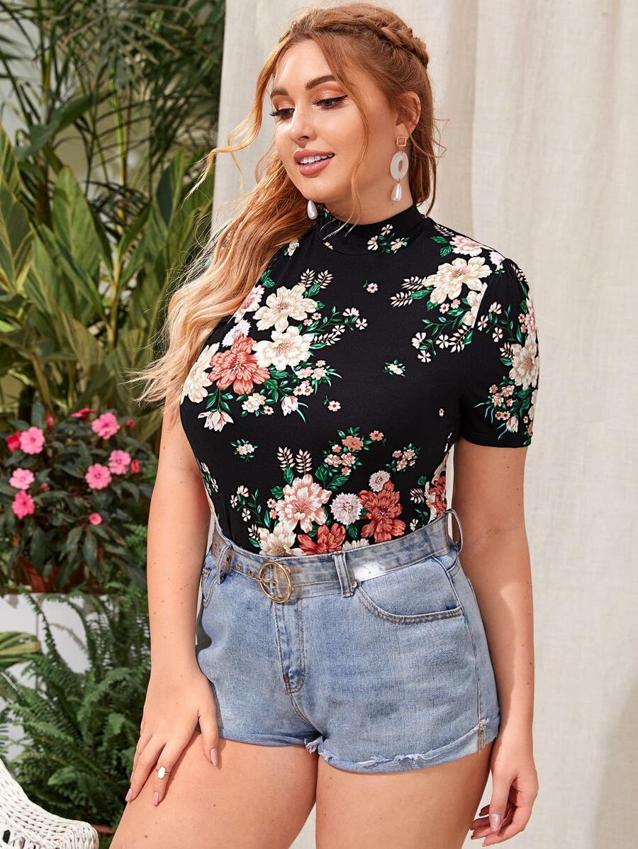SHEIN Clasi تي شيرت مقاس كبير بعنق دائري ومزهر - الأسود - مشاهدة 1