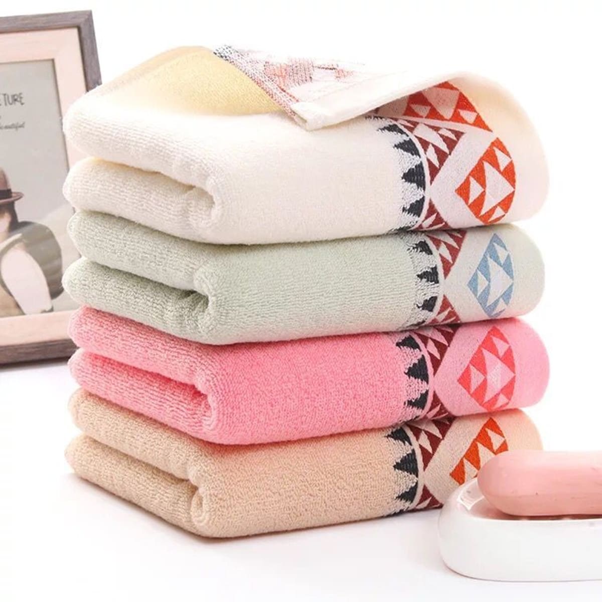 

1pc Triangle Pattern Towel, Multicolor