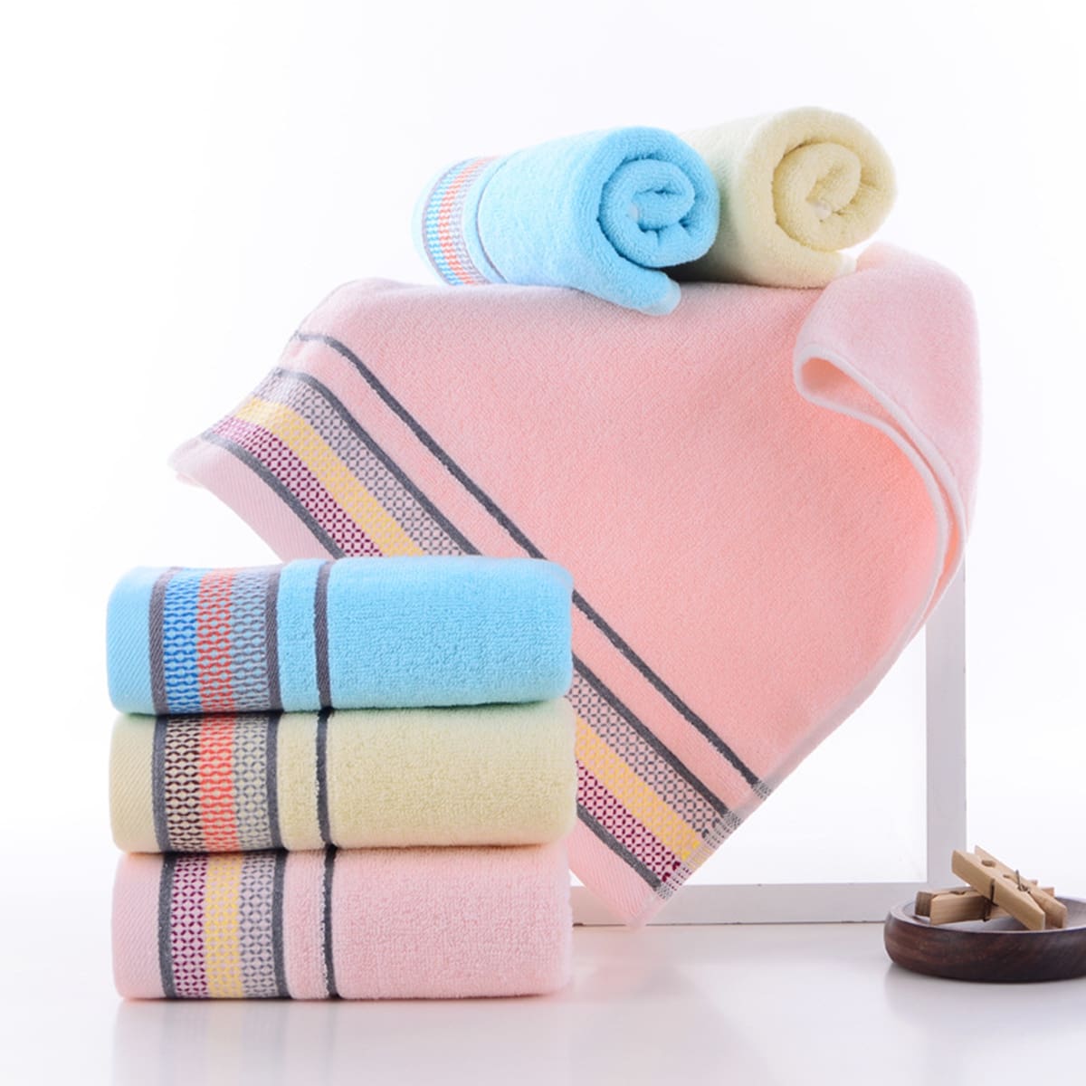 

1pc Striped Pattern Towel, Multicolor