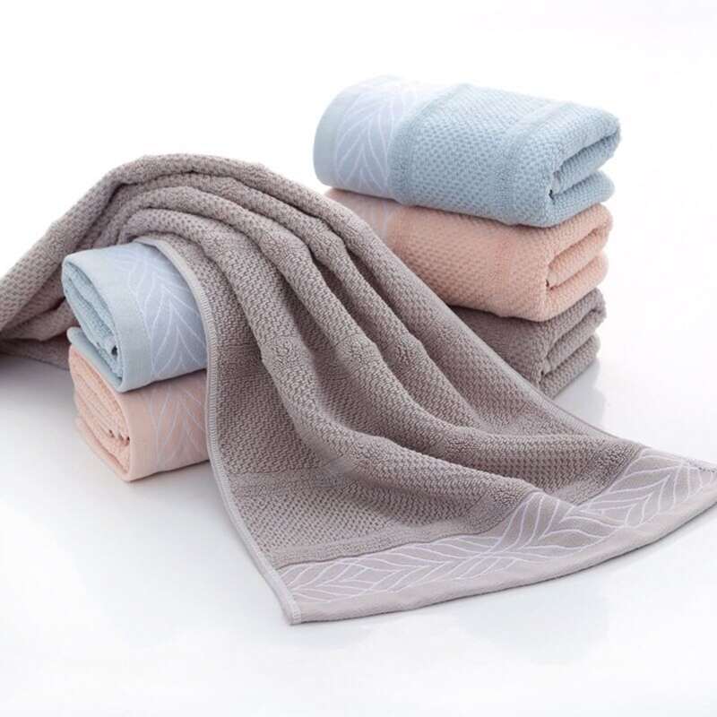 

1pc Leaf Pattern Towel, Multicolor