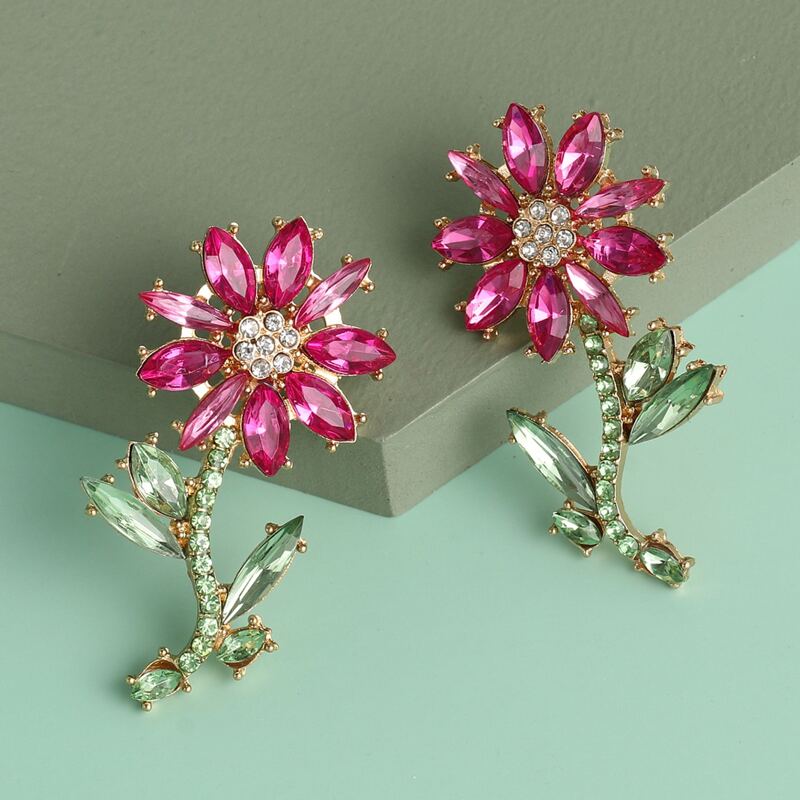 

Rhinestone Engraved Floral Design Stud Earrings, Multicolor