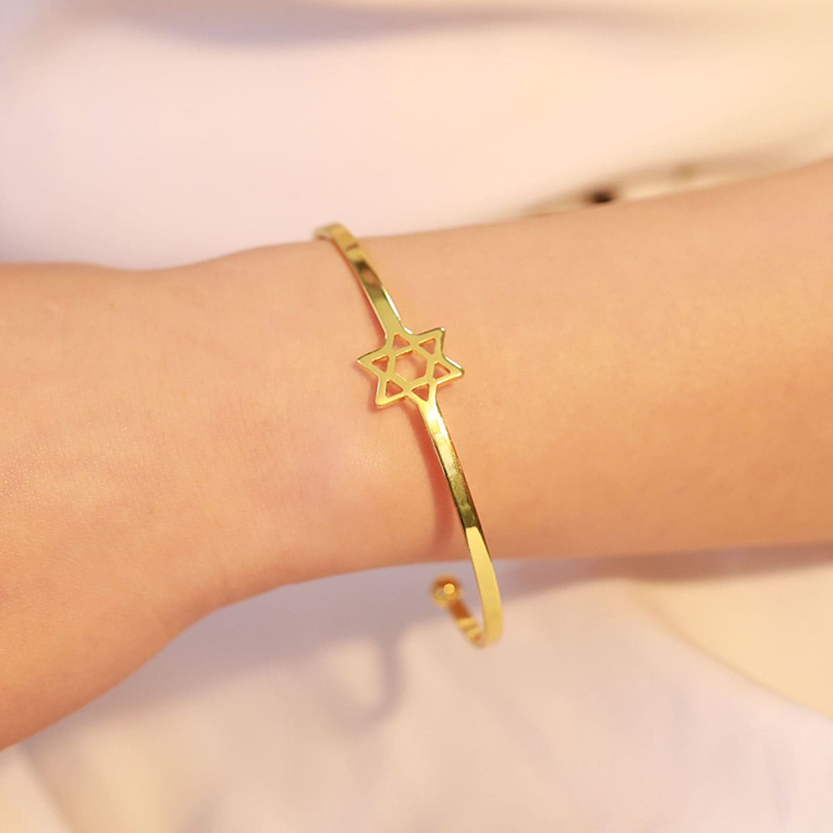 

Star Decor Bangle, Gold