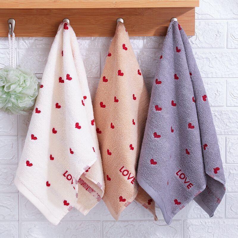 

1pc Heart Print Face Towel, Multicolor