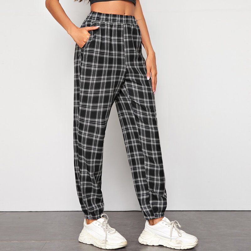 

Slant Pocket Tartan Carrot Pants, Black and white