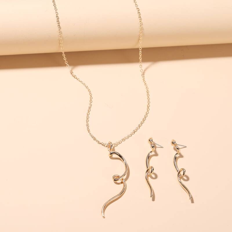 

Serpentine Design Necklace & Stud Earrings, Gold