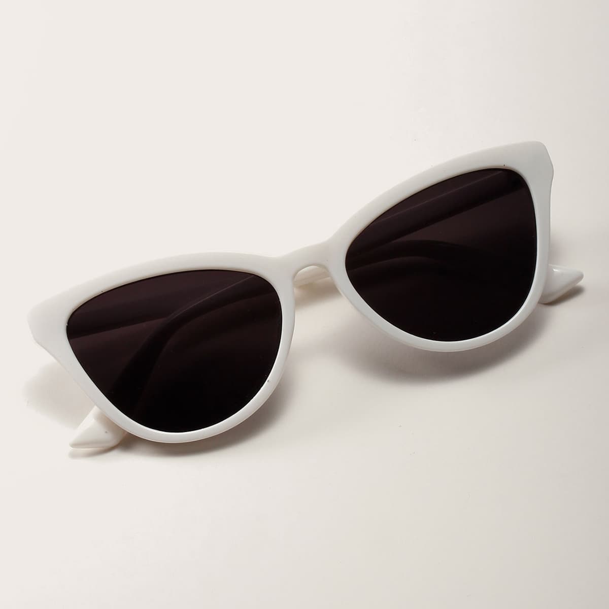 

Cat Eye Sunglasses, White