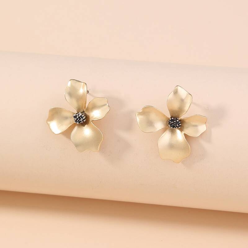 

Floral Shaped Stud Earrings, Gold
