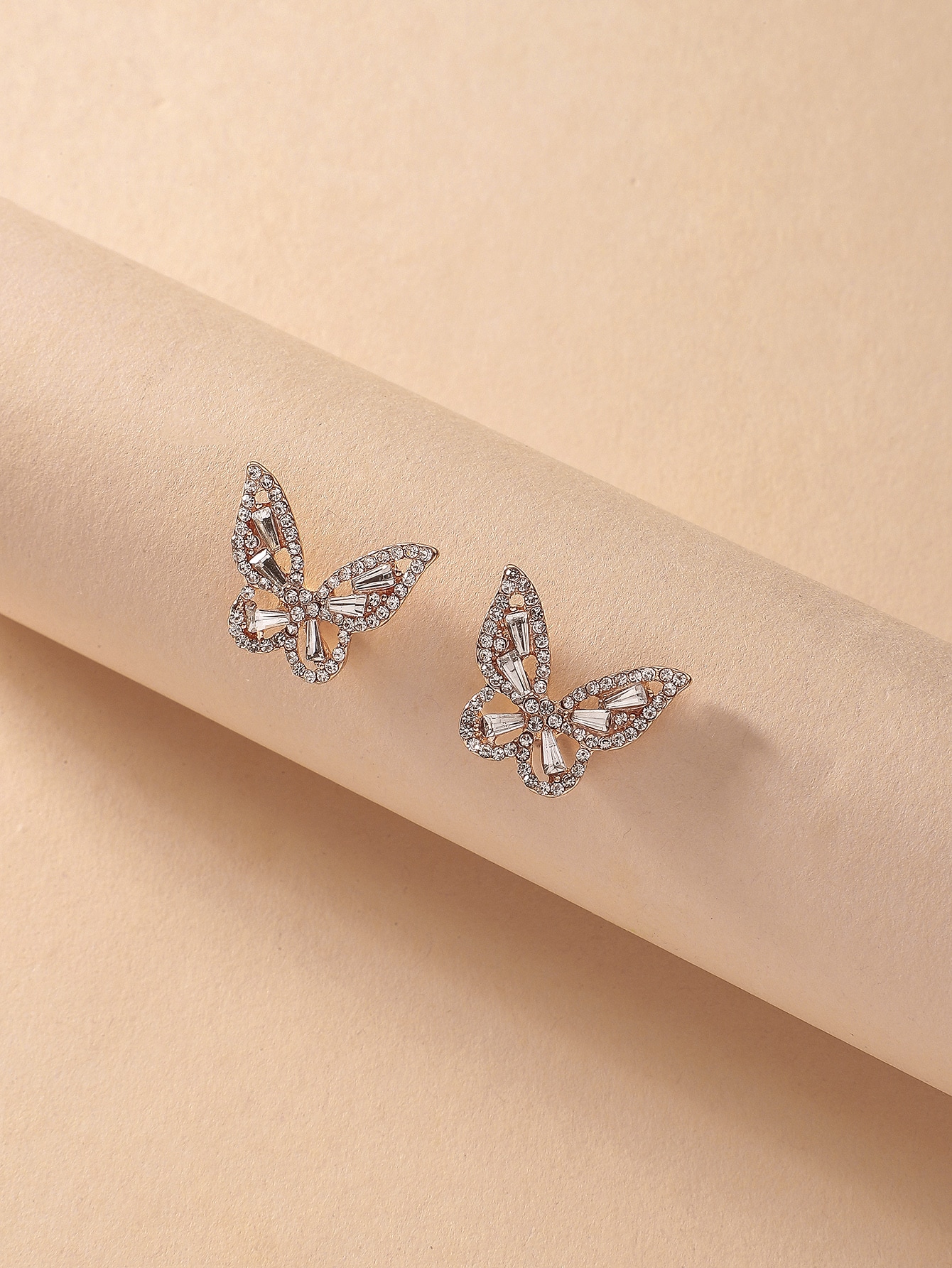 1pair Rhinestone Decor Hollow Out Butterfly Shaped Stud Earrings thumbnail