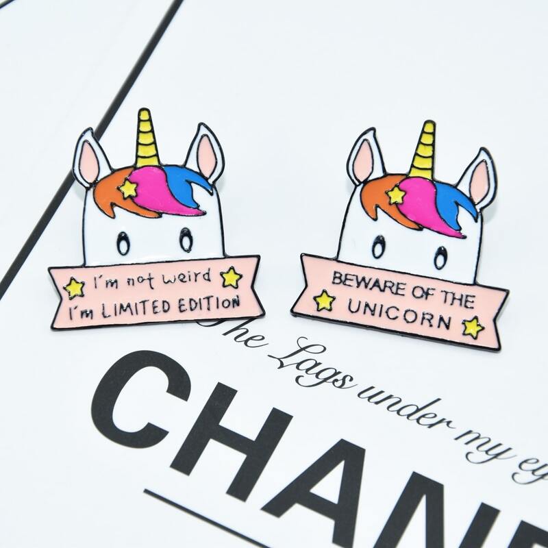 

2pcs Unicorn Design Brooch, Multicolor