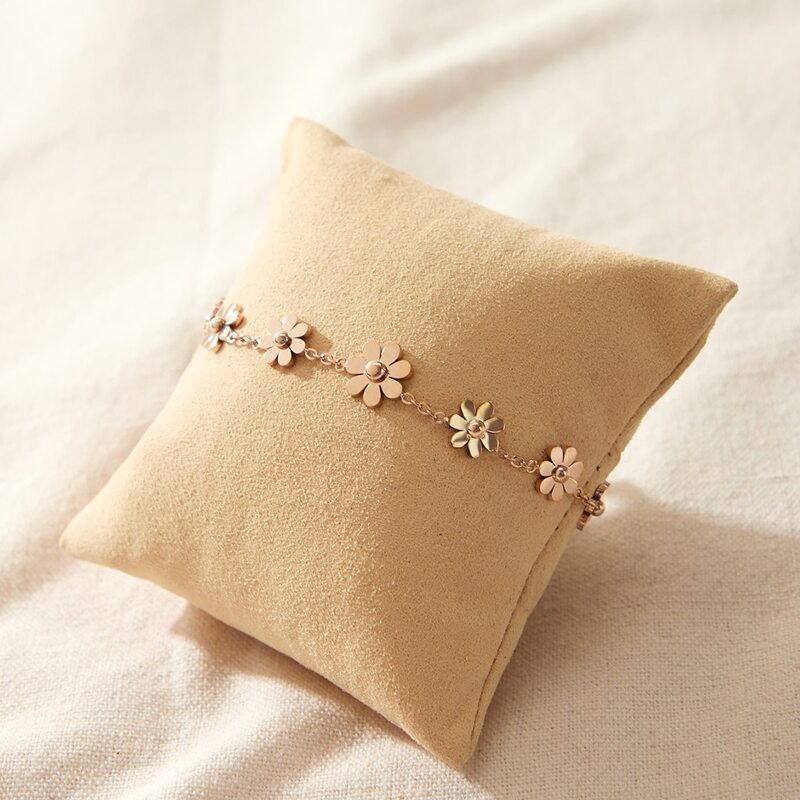 

Flower Decor Bracelet, Gold