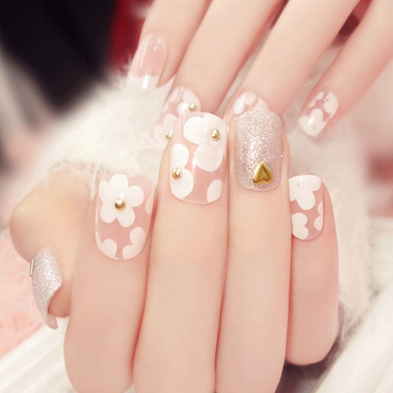 

24pcs Floral Pattern Fake Nail & Double-sided Tape, White