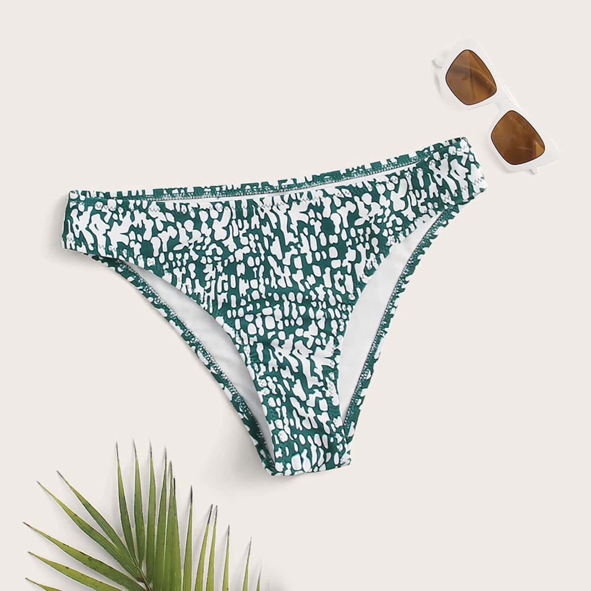 

Allover Graphic Bikini Panty, Multicolor