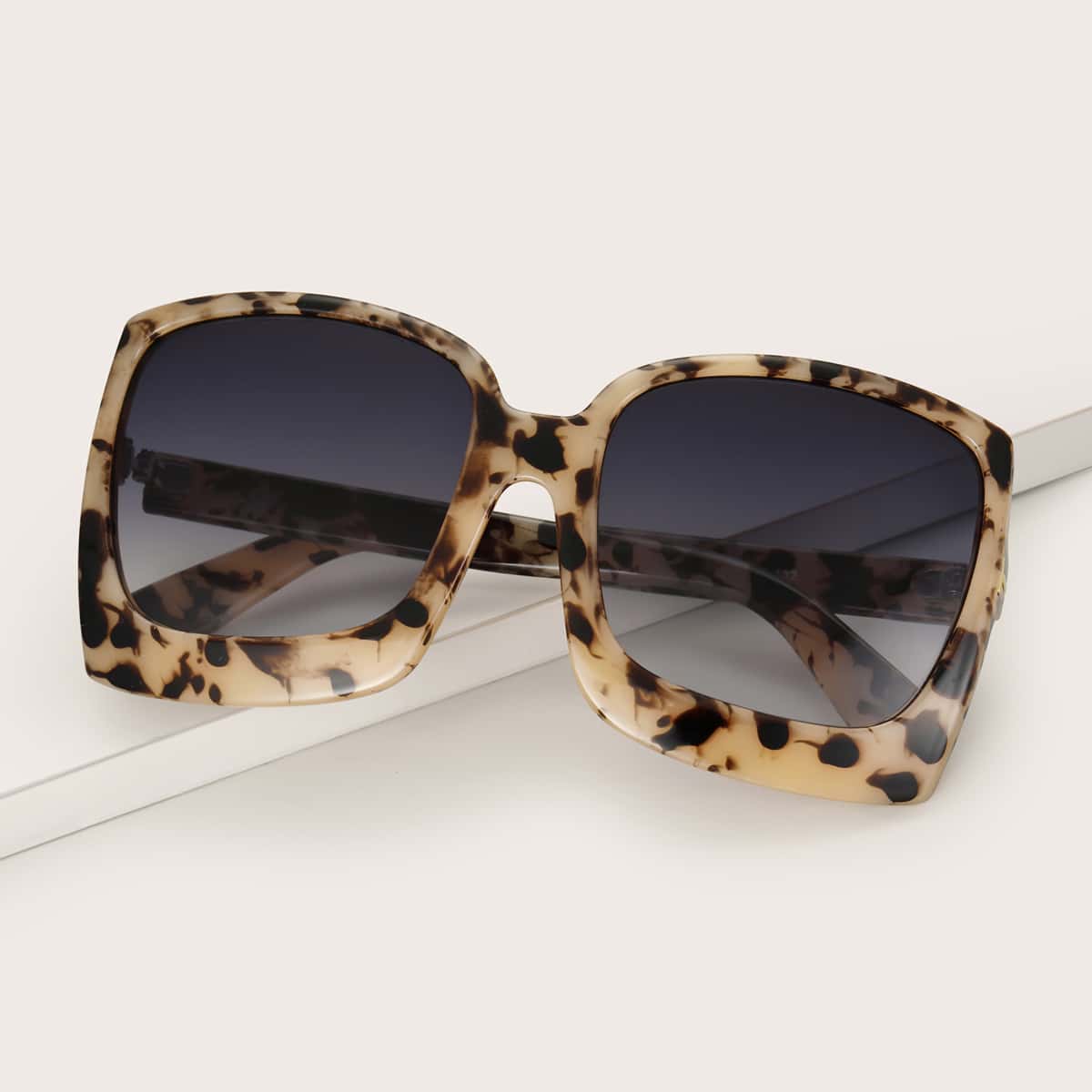 

Leopard Pattern Frame Sunglasses With Case, Multicolor